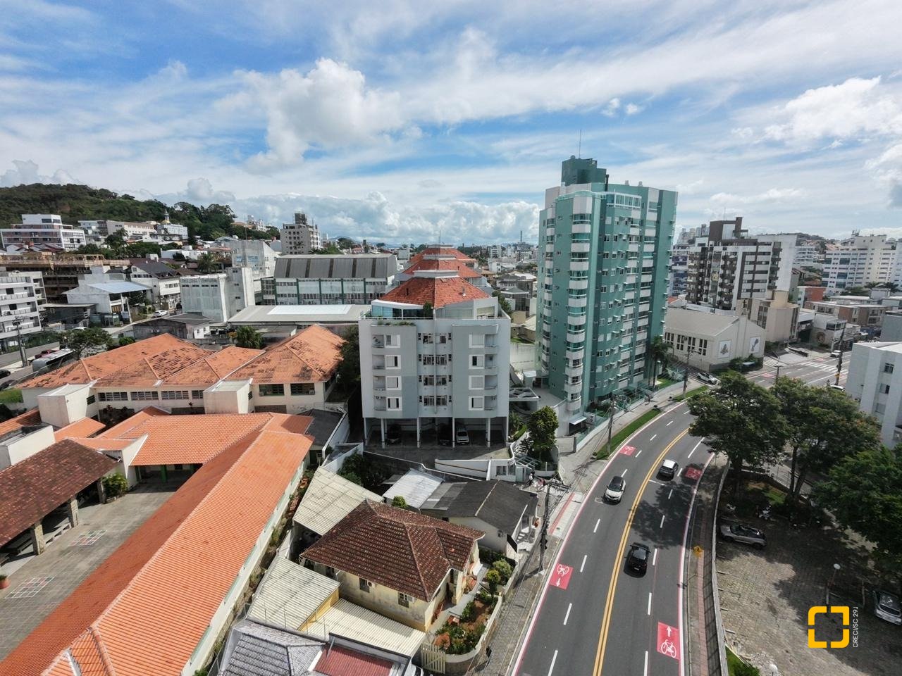 Apartamento com 91m², 4 quartos (sendo 1 suíte), 1 garagem, no bairro Coqueiros em Florianópolis