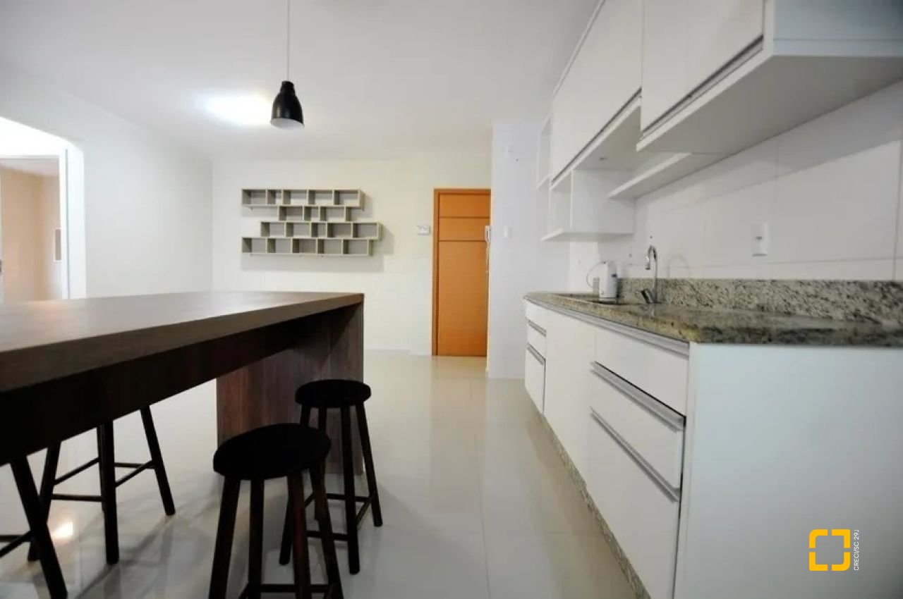 Apartamento com 87m², 3 quartos (sendo 1 suíte), 2 garagens, no bairro Campeche em Florianópolis
