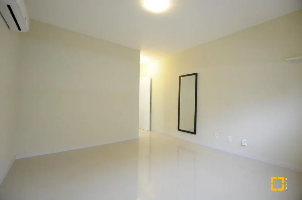 Apartamento com 87m², 3 quartos (sendo 1 suíte), 2 garagens, no bairro Campeche em Florianópolis