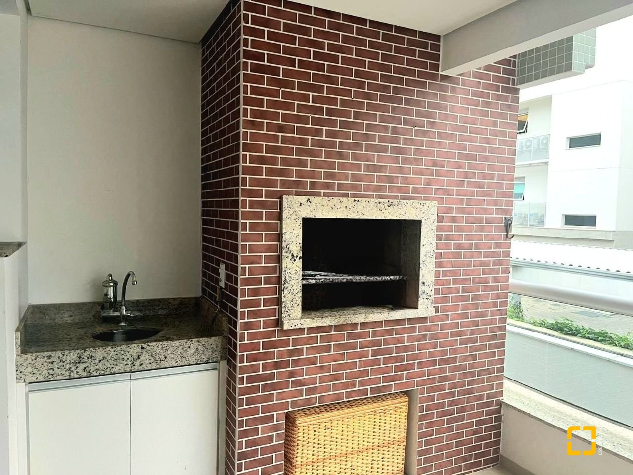 Apartamento com 87m², 3 quartos (sendo 1 suíte), 2 garagens, no bairro Campeche em Florianópolis
