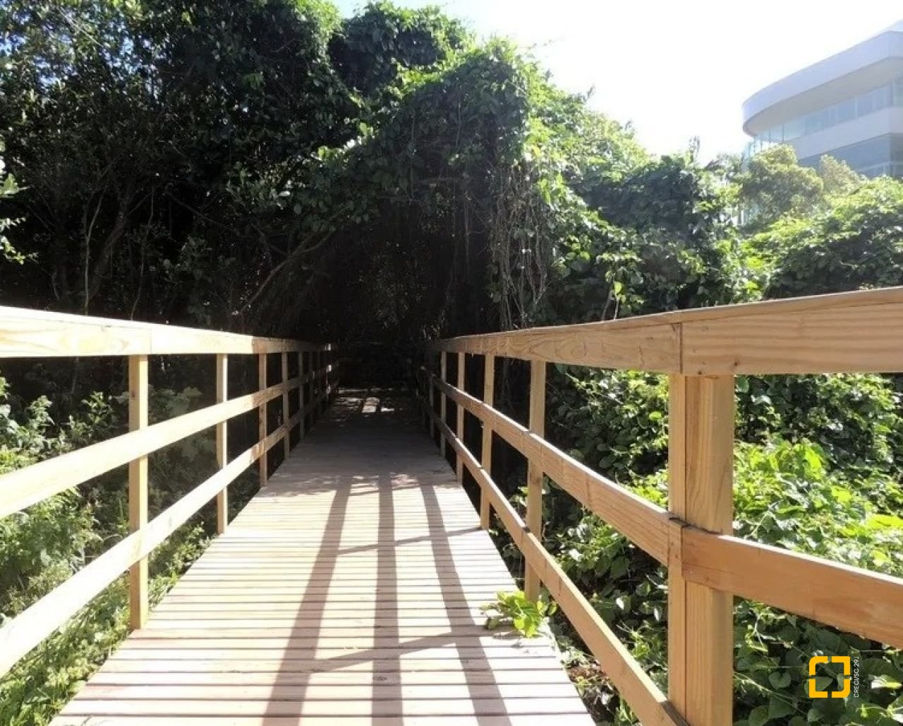 Apartamento com 87m², 3 quartos (sendo 1 suíte), 2 garagens, no bairro Campeche em Florianópolis