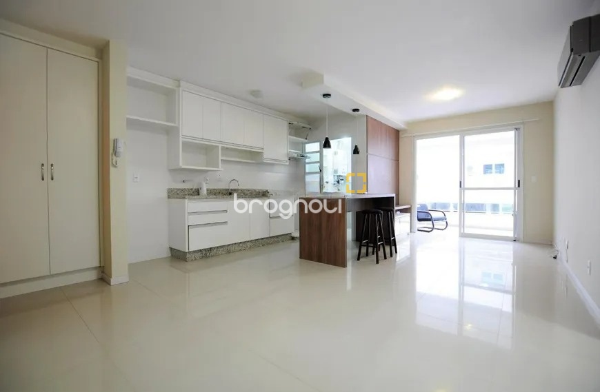 Apartamento com 87m², 2 quartos (sendo 1 suíte), 2 garagens, no bairro Campeche em Florianópolis