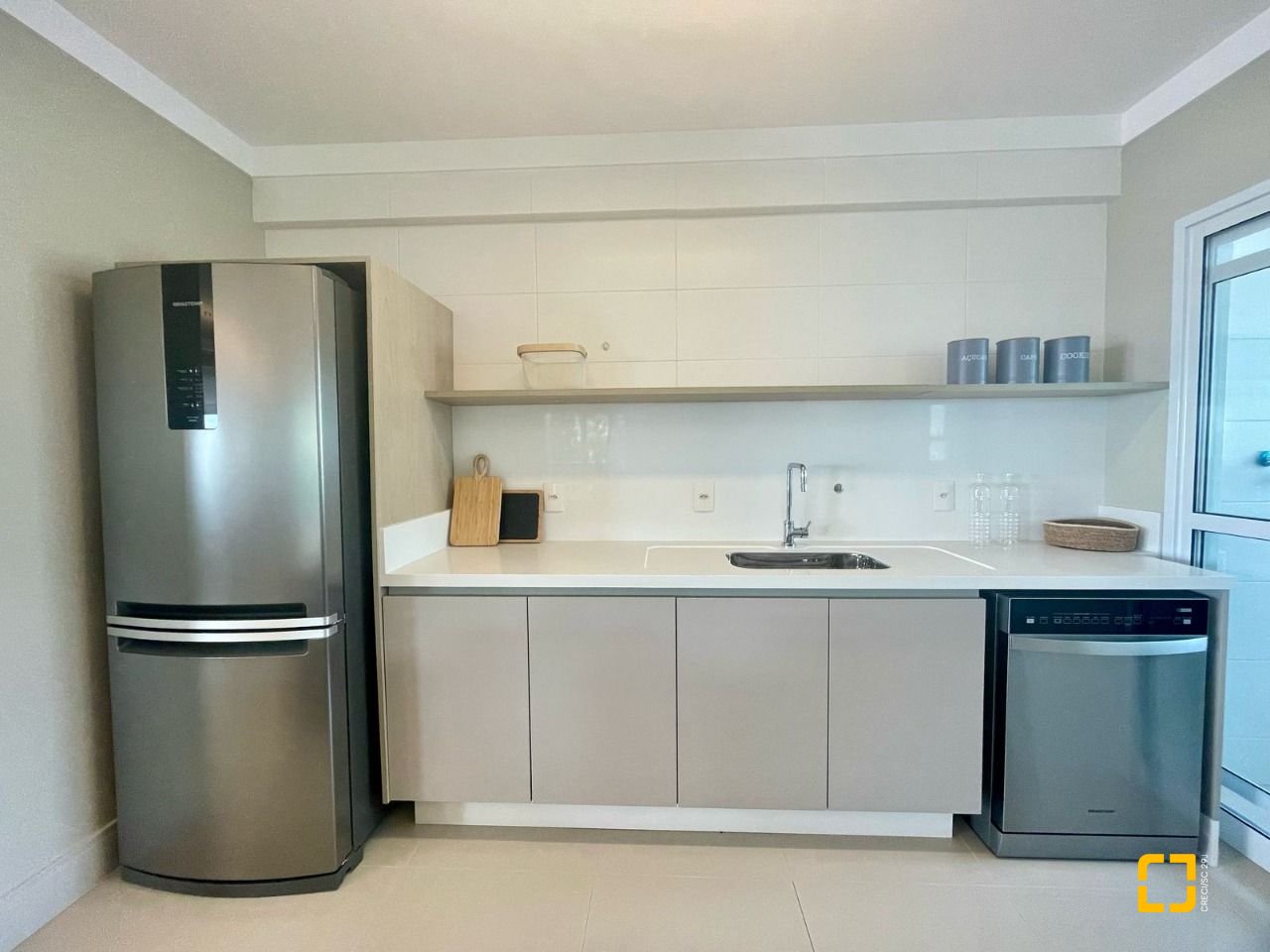 Cobertura com 316m², 4 quartos (sendo 4 suítes), 3 garagens, no bairro Cachoeira do Bom Jesus em Florianópolis