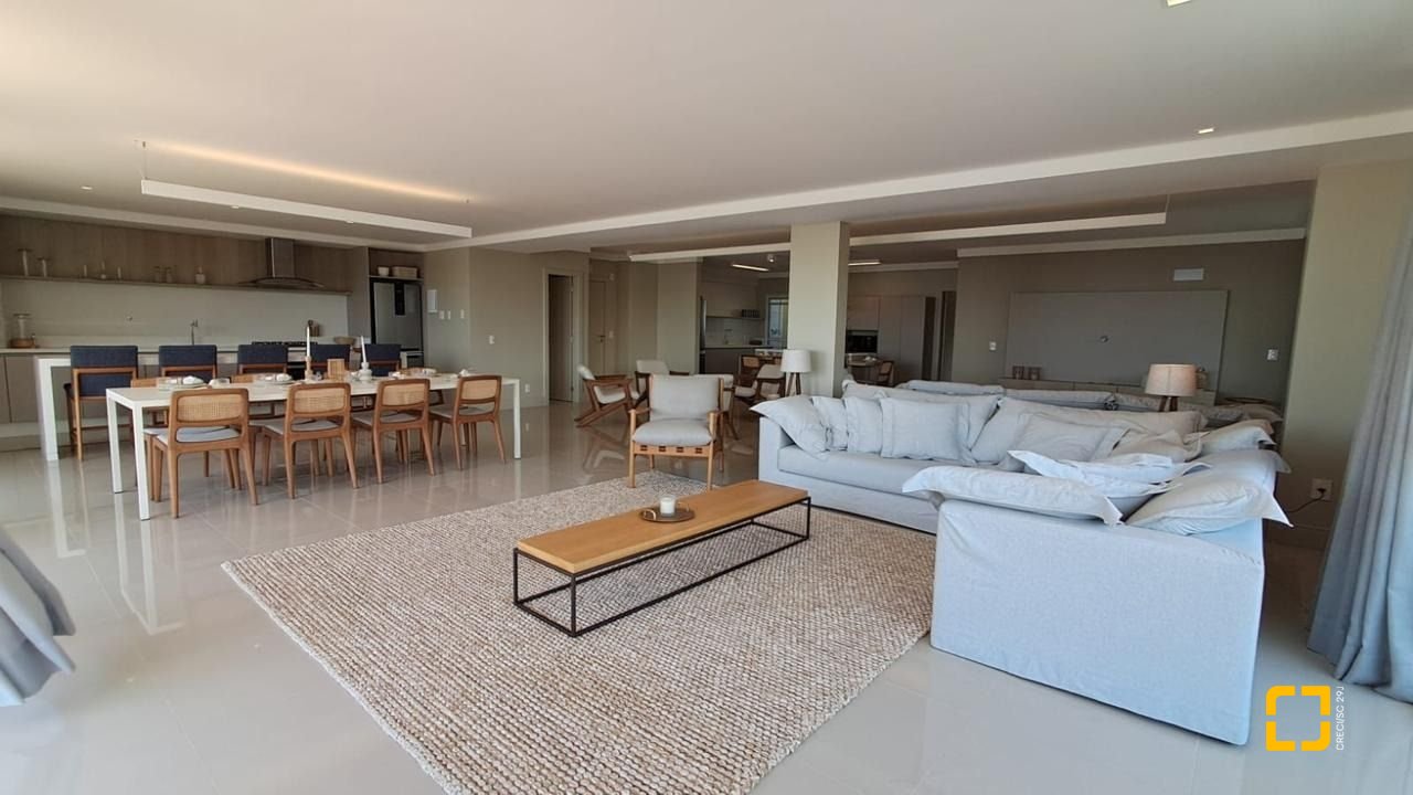 Cobertura com 316m², 4 quartos (sendo 4 suítes), 3 garagens, no bairro Cachoeira do Bom Jesus em Florianópolis
