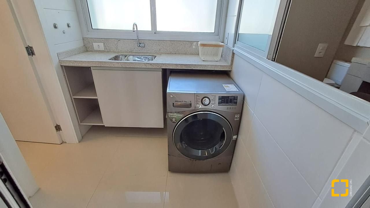 Cobertura com 316m², 4 quartos (sendo 4 suítes), 3 garagens, no bairro Cachoeira do Bom Jesus em Florianópolis