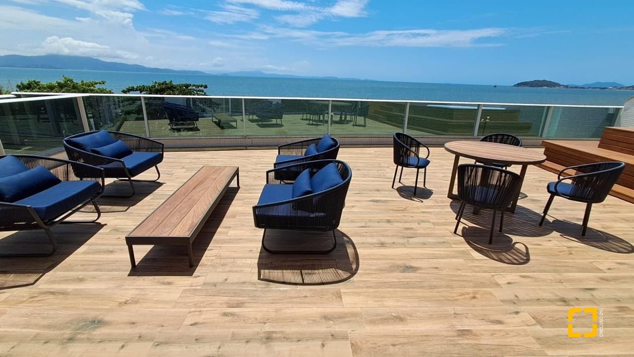 Cobertura com 316m², 4 quartos (sendo 4 suítes), 3 garagens, no bairro Cachoeira do Bom Jesus em Florianópolis