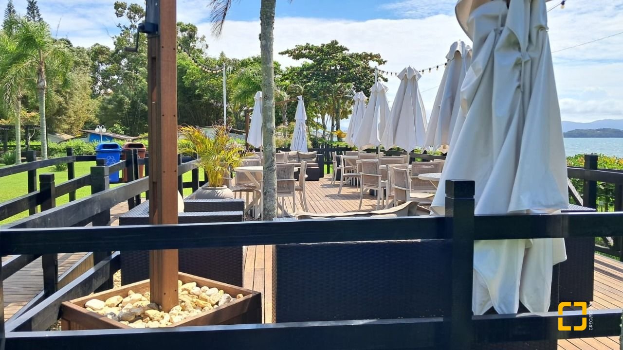 Apartamento com 128m², 6 quartos (sendo 3 suítes), 2 garagens, no bairro Cachoeira do Bom Jesus em Florianópolis