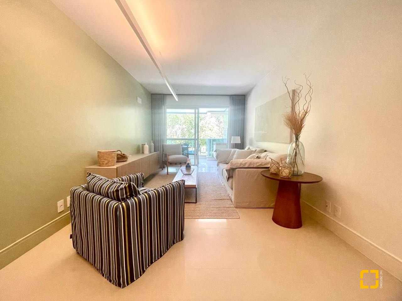 Apartamento com 128m², 6 quartos (sendo 3 suítes), 2 garagens, no bairro Cachoeira do Bom Jesus em Florianópolis