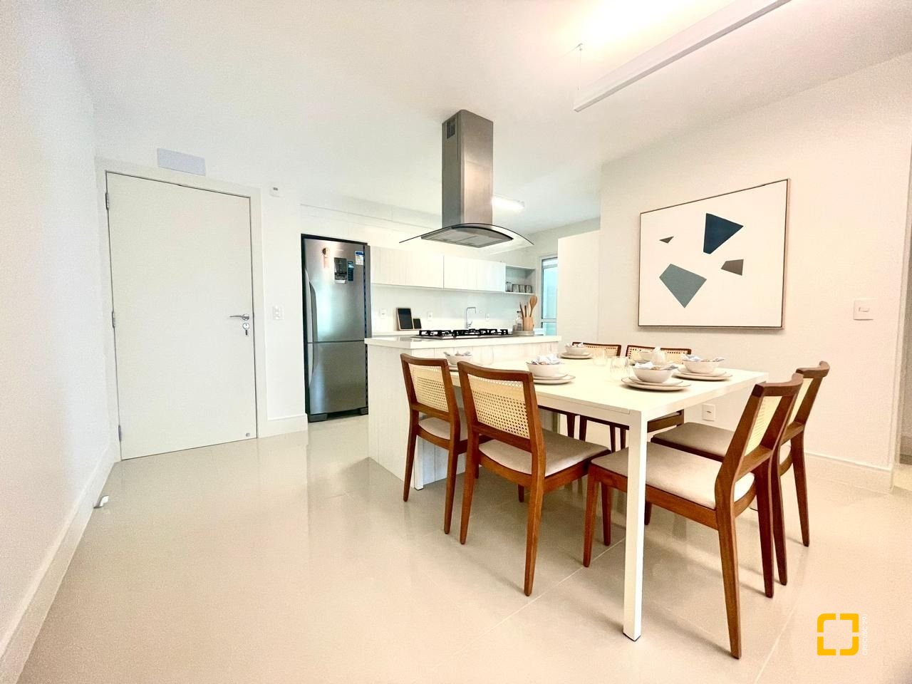 Apartamento com 128m², 6 quartos (sendo 3 suítes), 2 garagens, no bairro Cachoeira do Bom Jesus em Florianópolis
