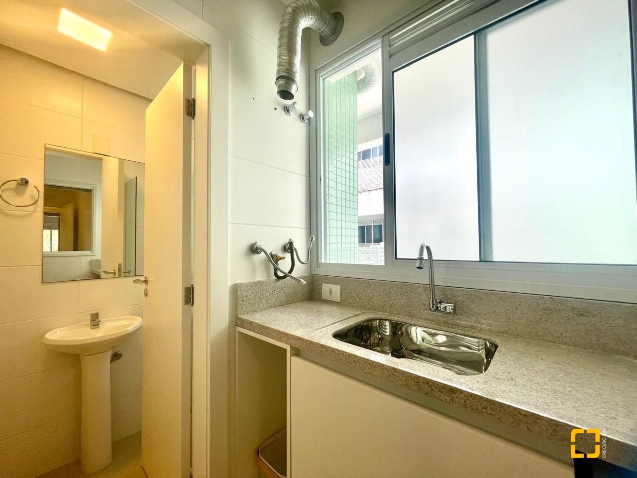 Apartamento com 128m², 6 quartos (sendo 3 suítes), 2 garagens, no bairro Cachoeira do Bom Jesus em Florianópolis