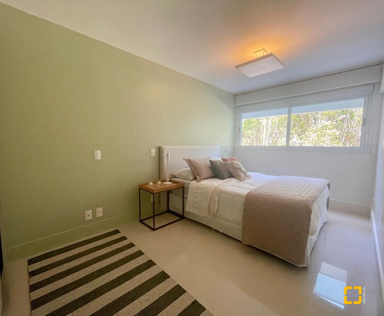 Apartamento com 128m², 6 quartos (sendo 3 suítes), 2 garagens, no bairro Cachoeira do Bom Jesus em Florianópolis