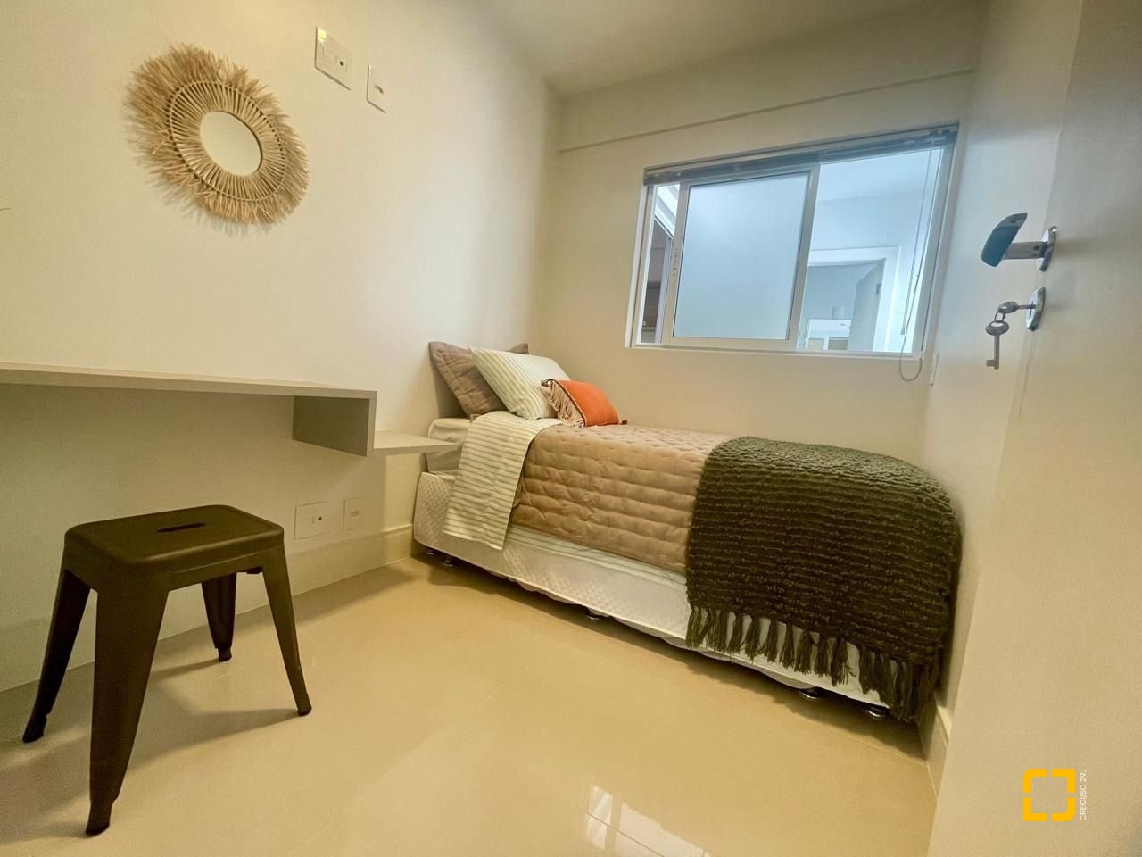 Apartamento com 128m², 6 quartos (sendo 3 suítes), 2 garagens, no bairro Cachoeira do Bom Jesus em Florianópolis