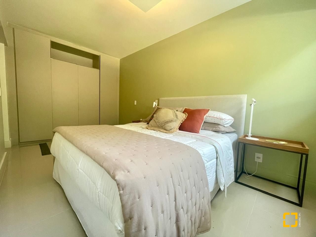 Apartamento com 128m², 3 quartos (sendo 3 suítes), 2 garagens, no bairro Cachoeira do Bom Jesus em Florianópolis