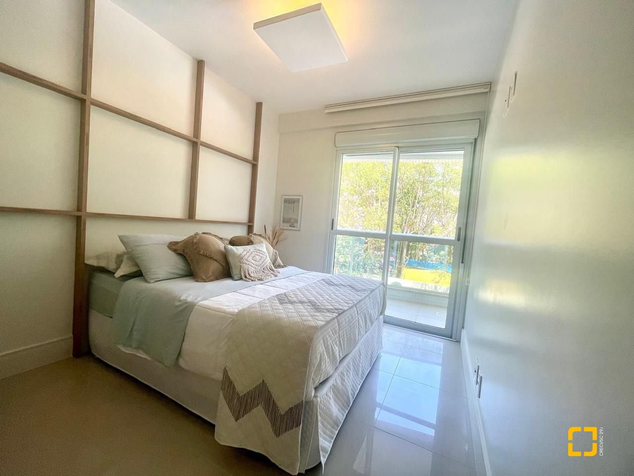 Apartamento com 128m², 3 quartos (sendo 3 suítes), 2 garagens, no bairro Cachoeira do Bom Jesus em Florianópolis