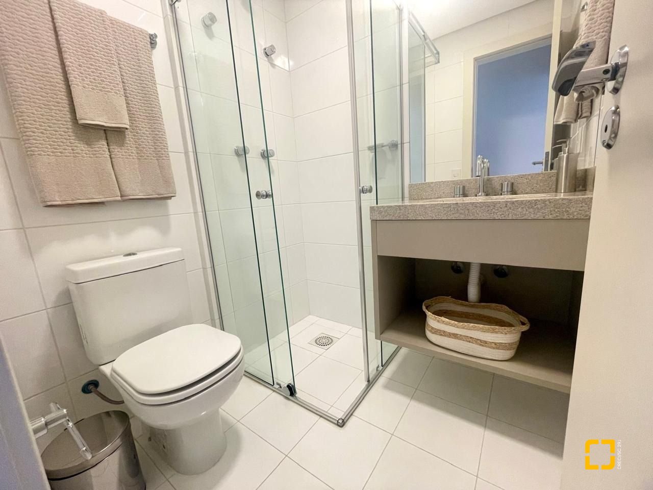 Apartamento com 128m², 3 quartos (sendo 3 suítes), 2 garagens, no bairro Cachoeira do Bom Jesus em Florianópolis
