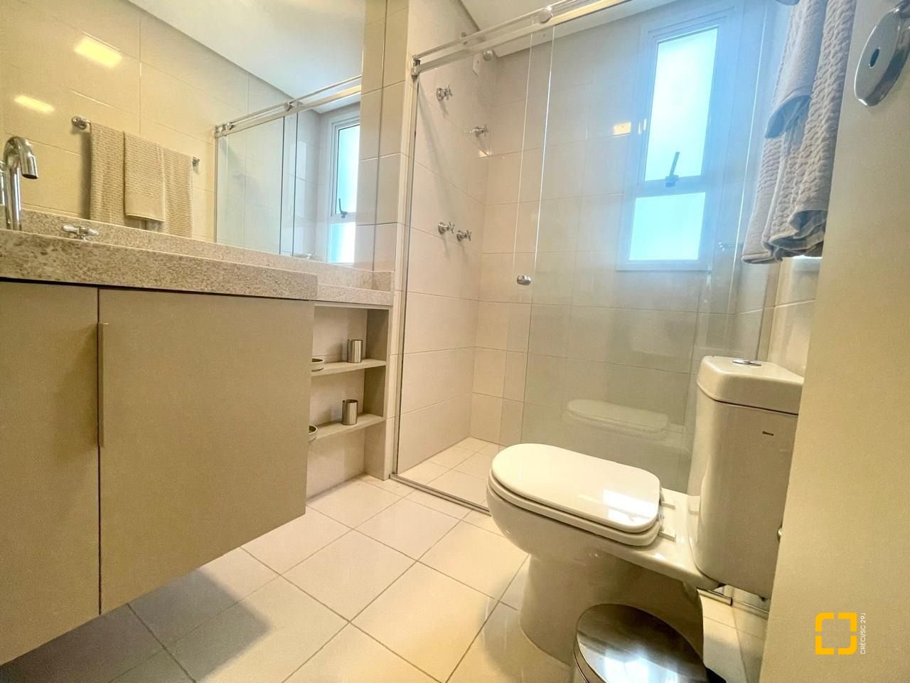 Apartamento com 128m², 3 quartos (sendo 3 suítes), 2 garagens, no bairro Cachoeira do Bom Jesus em Florianópolis