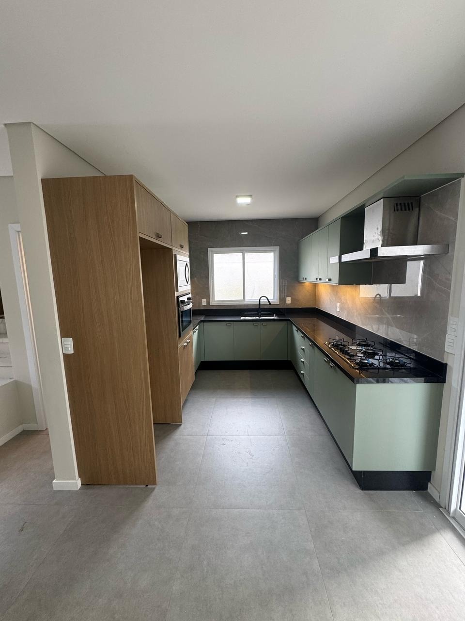 Casa com 130m², 6 quartos (sendo 3 suítes), 1 garagem, no bairro Santo Antônio de Lisboa em Florianópolis