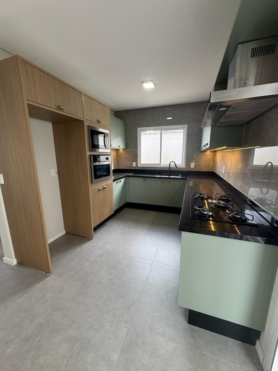 Casa com 130m², 6 quartos (sendo 3 suítes), 1 garagem, no bairro Santo Antônio de Lisboa em Florianópolis