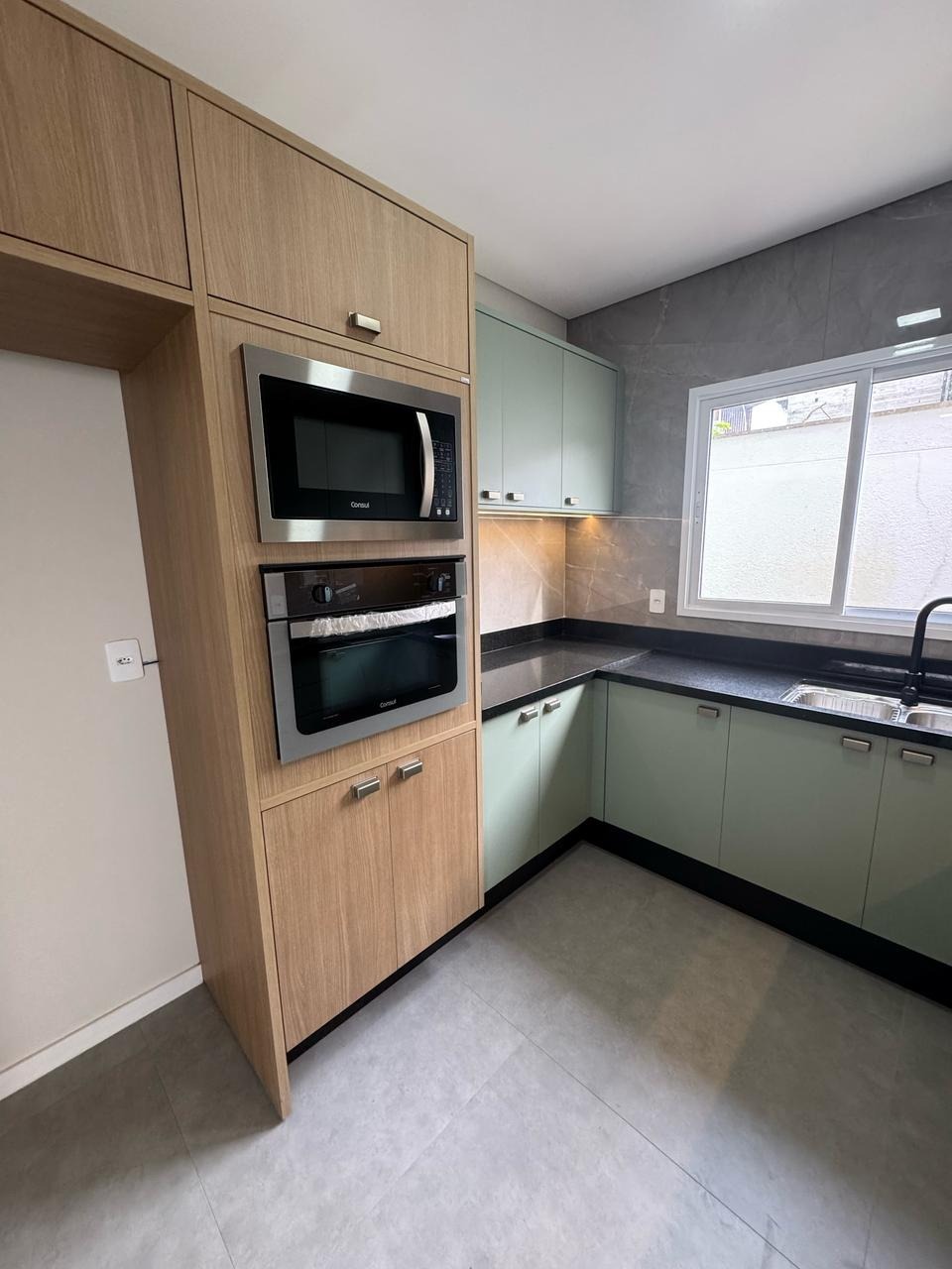 Casa com 130m², 6 quartos (sendo 3 suítes), 1 garagem, no bairro Santo Antônio de Lisboa em Florianópolis