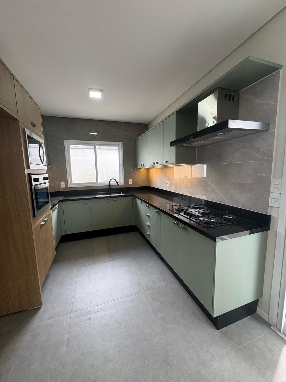 Casa com 130m², 6 quartos (sendo 3 suítes), 1 garagem, no bairro Santo Antônio de Lisboa em Florianópolis