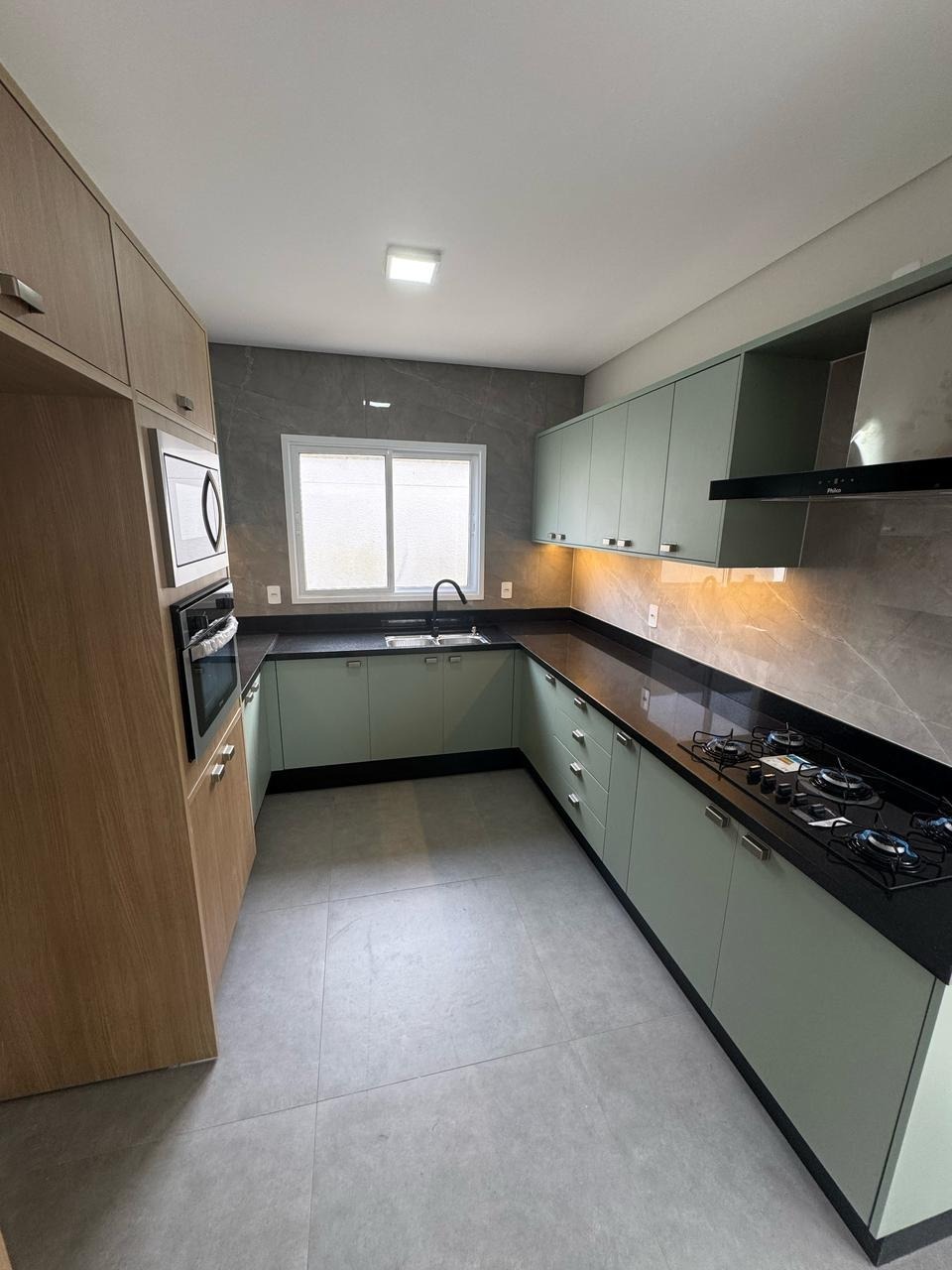 Casa com 130m², 6 quartos (sendo 3 suítes), 1 garagem, no bairro Santo Antônio de Lisboa em Florianópolis