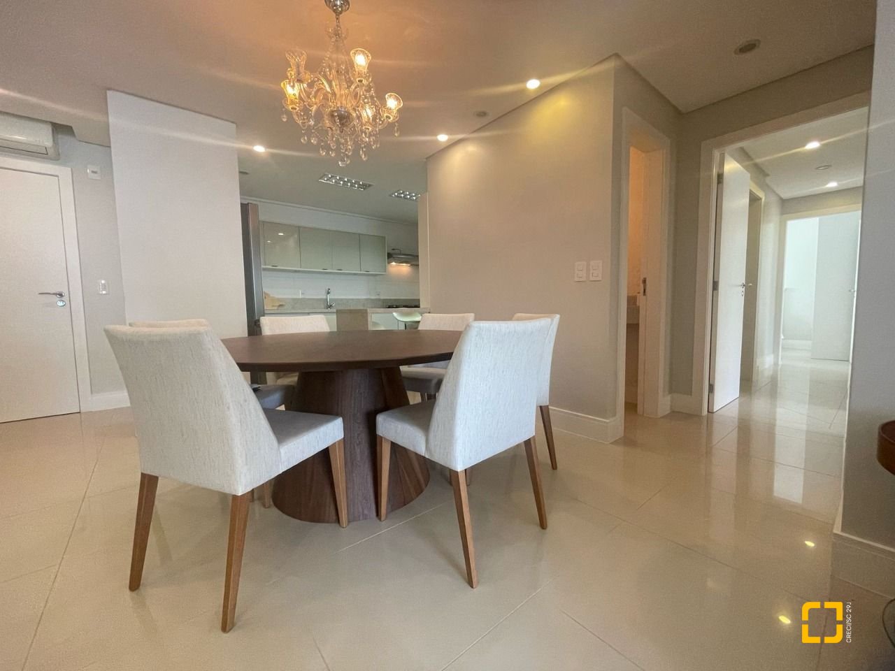 Apartamento com 137m², 7 quartos (sendo 3 suítes), 2 garagens, no bairro Cachoeira do Bom Jesus em Florianópolis
