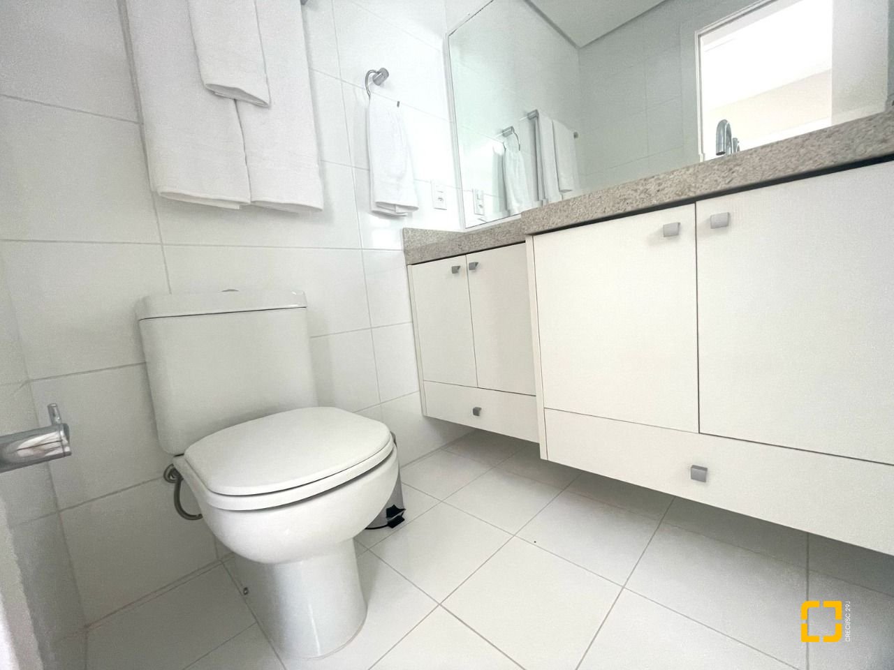 Apartamento com 137m², 7 quartos (sendo 3 suítes), 2 garagens, no bairro Cachoeira do Bom Jesus em Florianópolis