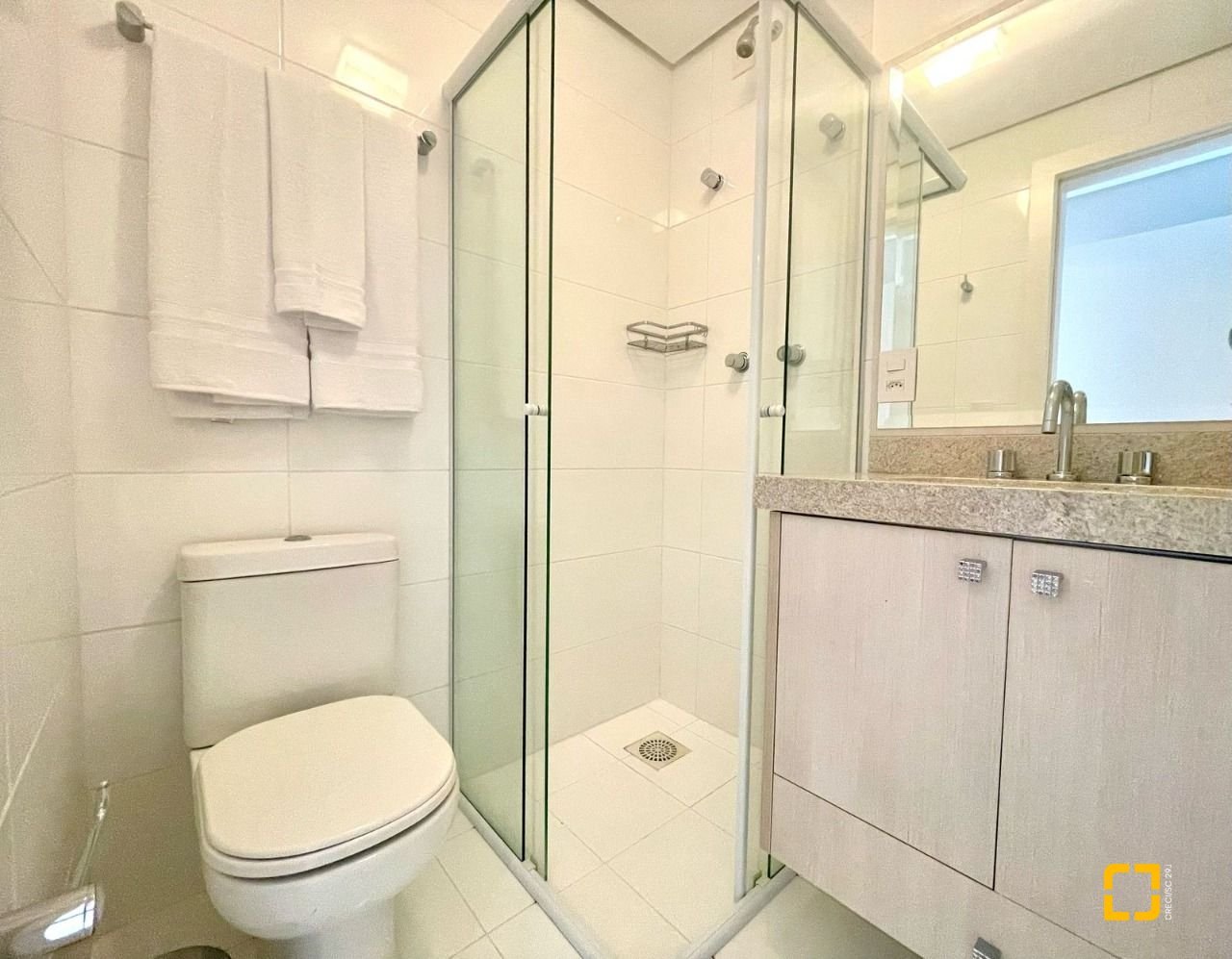Apartamento com 137m², 7 quartos (sendo 3 suítes), 2 garagens, no bairro Cachoeira do Bom Jesus em Florianópolis