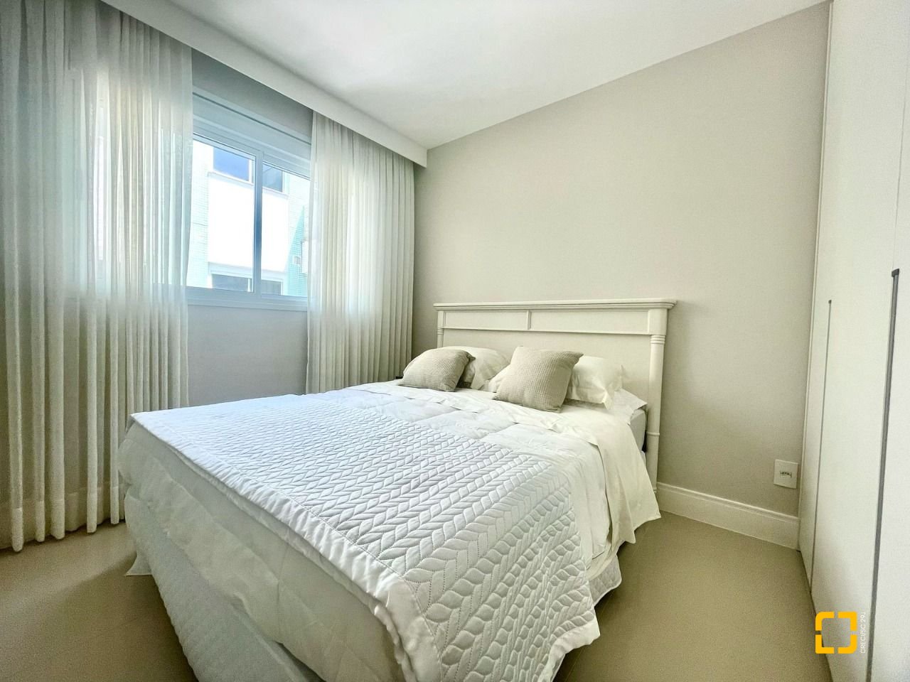Apartamento com 137m², 7 quartos (sendo 3 suítes), 2 garagens, no bairro Cachoeira do Bom Jesus em Florianópolis