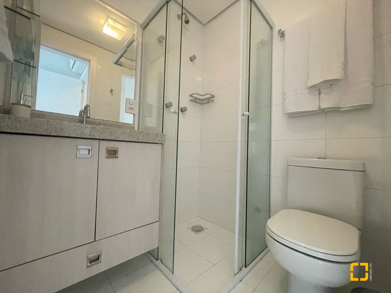 Apartamento com 137m², 7 quartos (sendo 3 suítes), 2 garagens, no bairro Cachoeira do Bom Jesus em Florianópolis