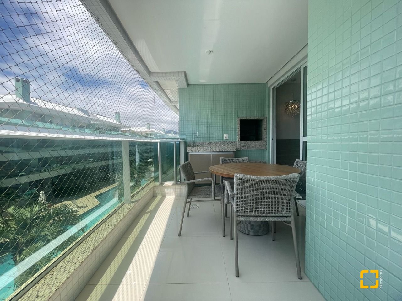 Apartamento com 137m², 4 quartos (sendo 3 suítes), 2 garagens, no bairro Cachoeira do Bom Jesus em Florianópolis