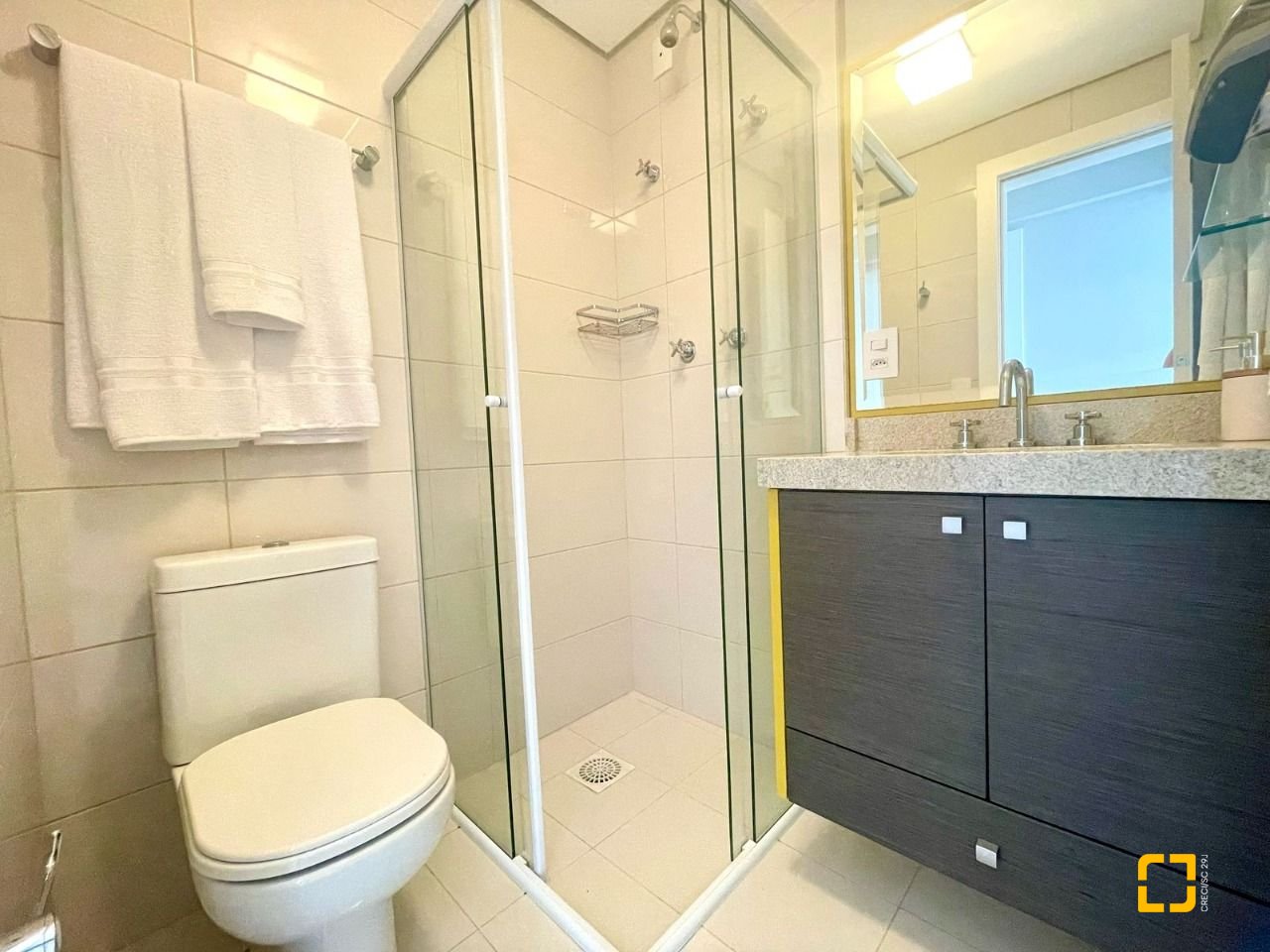 Apartamento com 137m², 4 quartos (sendo 3 suítes), 2 garagens, no bairro Cachoeira do Bom Jesus em Florianópolis