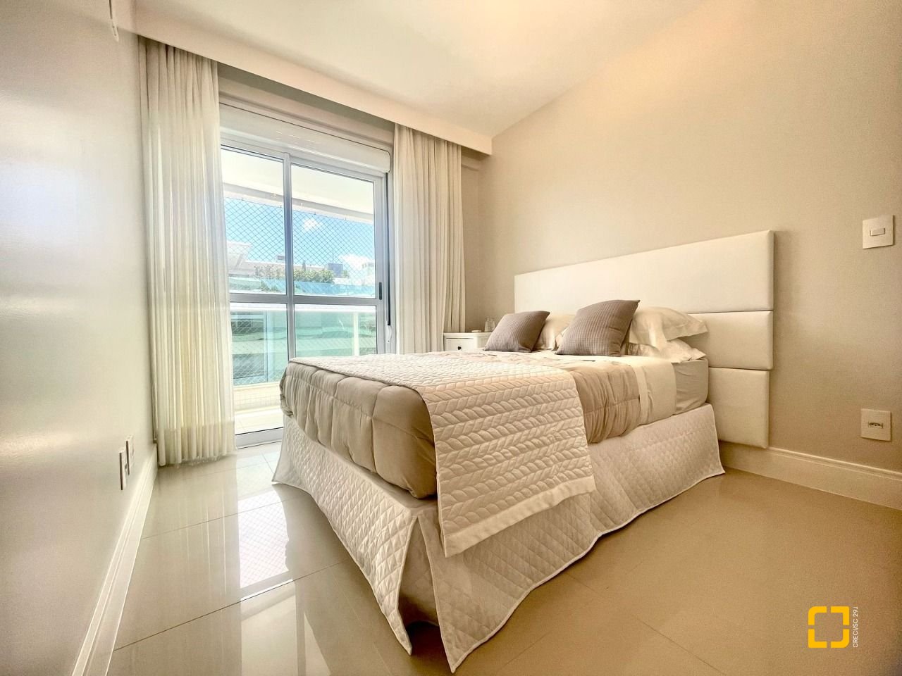 Apartamento com 137m², 4 quartos (sendo 3 suítes), 2 garagens, no bairro Cachoeira do Bom Jesus em Florianópolis