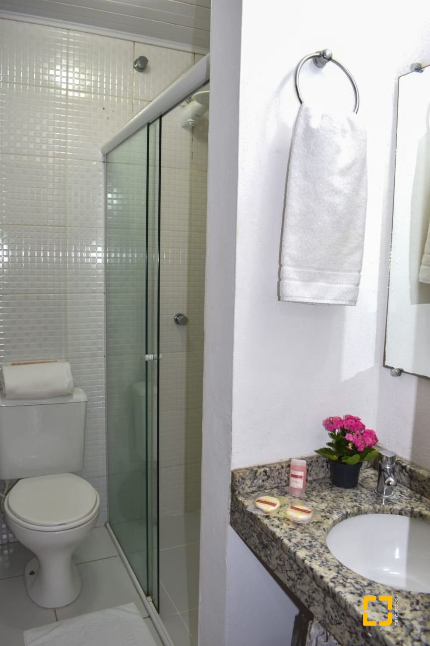 Hotel com 301m², 7 quartos (sendo 7 suítes), 50 garagens, no bairro Barra da Lagoa em Florianópolis
