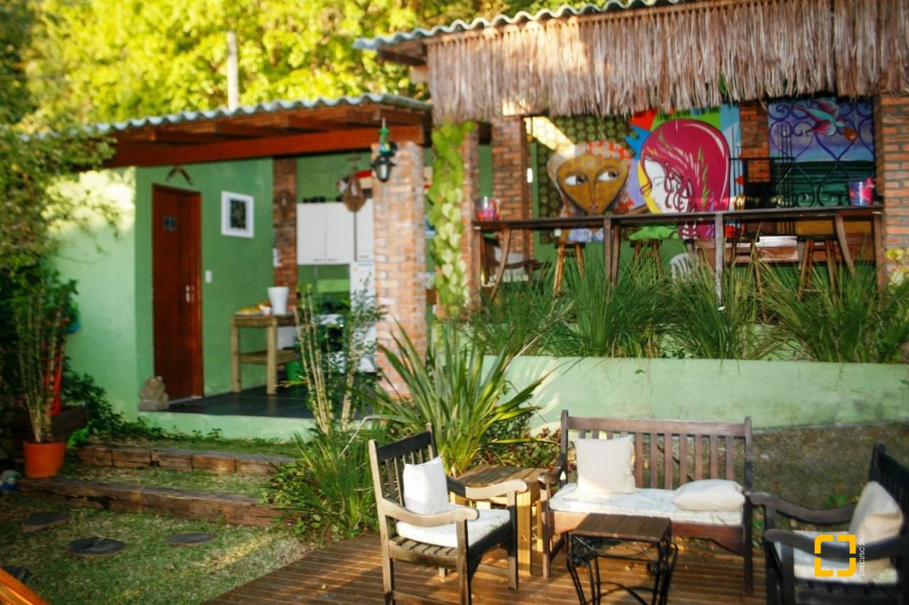Hotel com 301m², 7 quartos (sendo 7 suítes), 50 garagens, no bairro Barra da Lagoa em Florianópolis