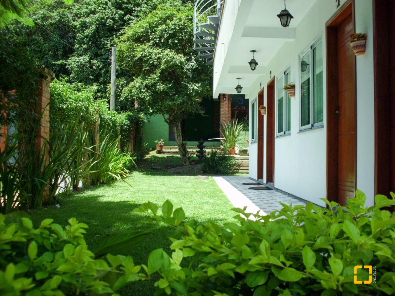 Hotel com 301m², 7 quartos (sendo 7 suítes), 50 garagens, no bairro Barra da Lagoa em Florianópolis