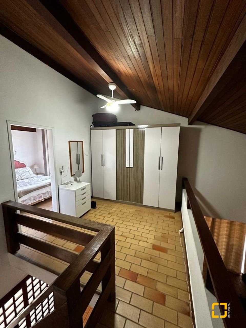 Casa com 209m², 4 quartos (sendo 1 suíte), 2 garagens, no bairro Cachoeira do Bom Jesus em Florianópolis