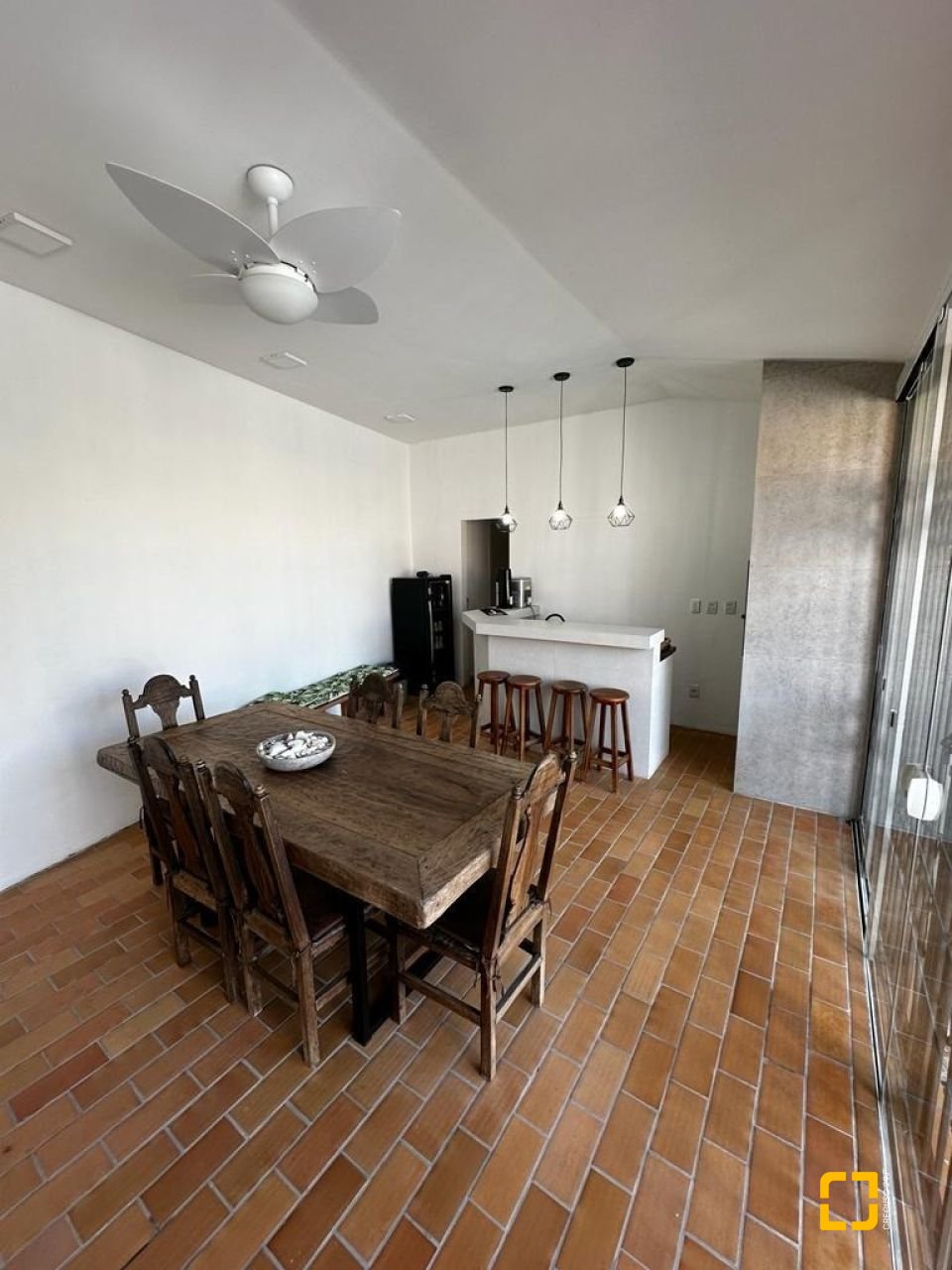Casa com 209m², 4 quartos (sendo 1 suíte), 2 garagens, no bairro Cachoeira do Bom Jesus em Florianópolis