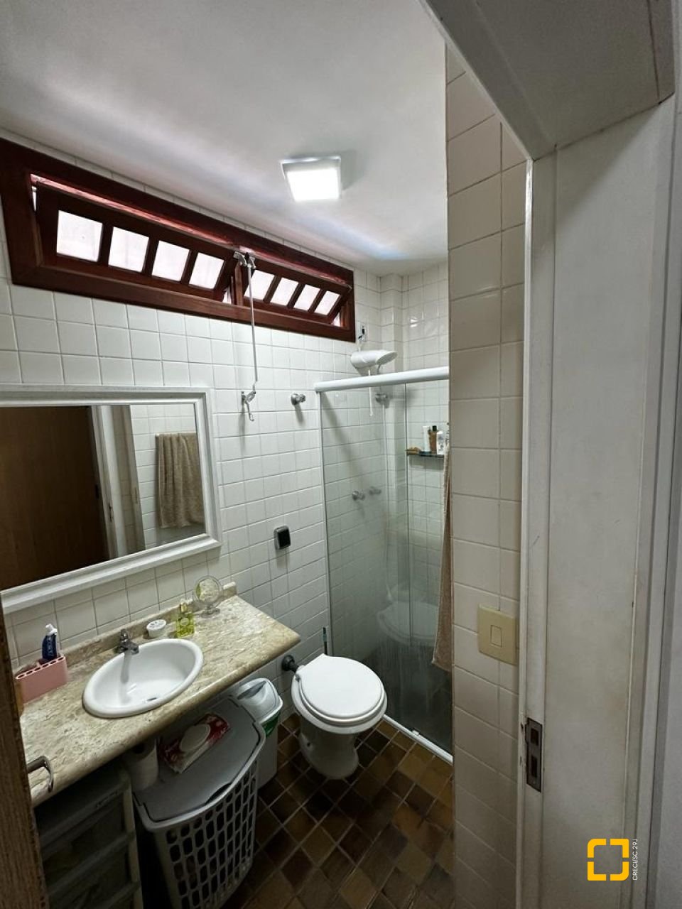 Casa com 209m², 4 quartos (sendo 1 suíte), 2 garagens, no bairro Cachoeira do Bom Jesus em Florianópolis