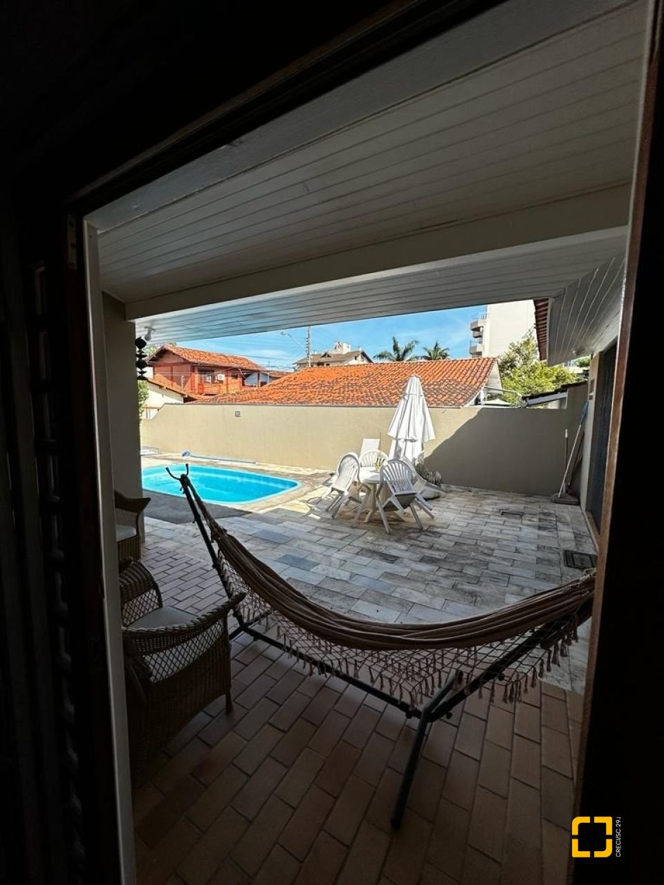 Casa com 209m², 4 quartos (sendo 1 suíte), 2 garagens, no bairro Cachoeira do Bom Jesus em Florianópolis