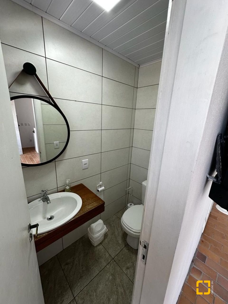 Casa com 209m², 4 quartos (sendo 1 suíte), 2 garagens, no bairro Cachoeira do Bom Jesus em Florianópolis