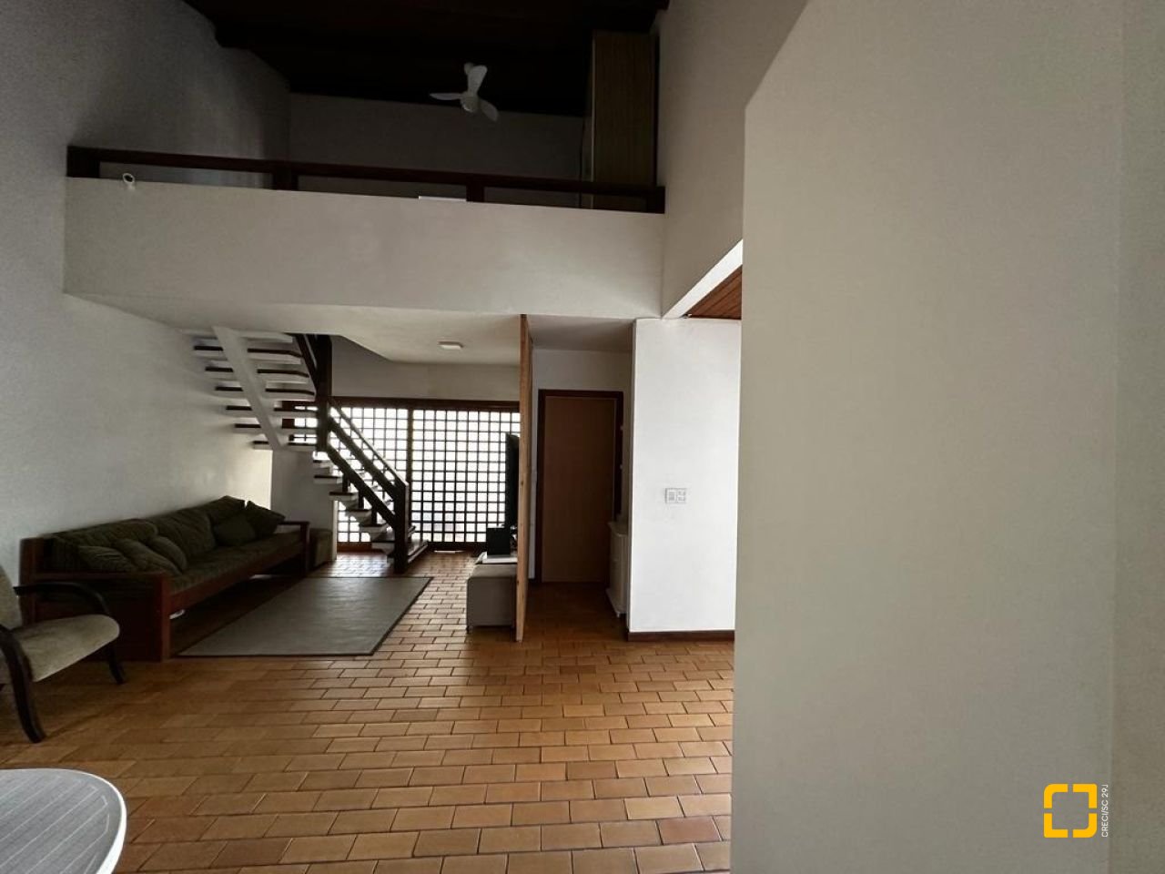 Casa com 209m², 4 quartos (sendo 1 suíte), 2 garagens, no bairro Cachoeira do Bom Jesus em Florianópolis