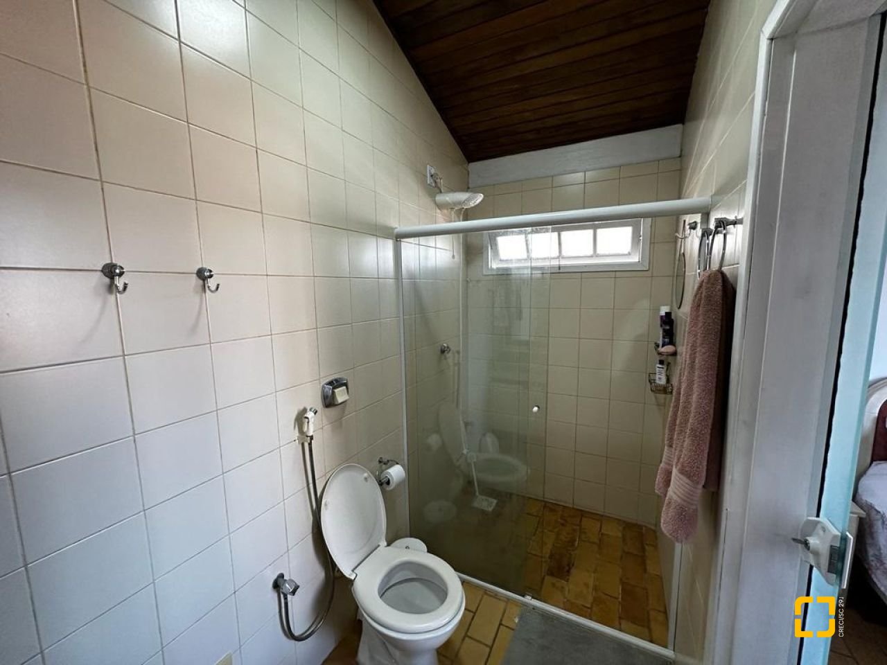 Casa com 209m², 4 quartos (sendo 1 suíte), 2 garagens, no bairro Cachoeira do Bom Jesus em Florianópolis
