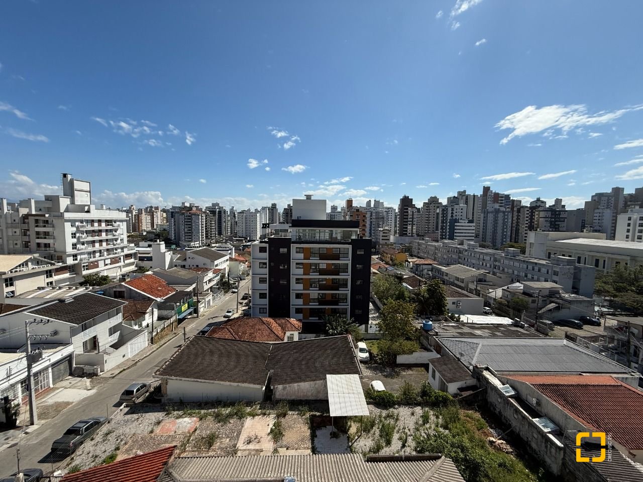 Apartamento com 48m², 2 quartos (sendo 1 suíte), 1 garagem, no bairro Centro em Florianópolis