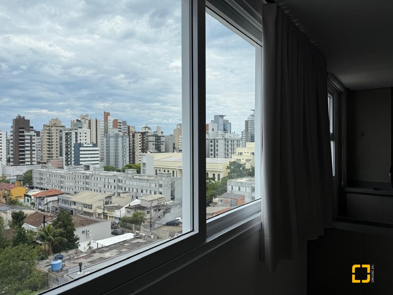 Apartamento com 48m², 2 quartos (sendo 1 suíte), 1 garagem, no bairro Centro em Florianópolis