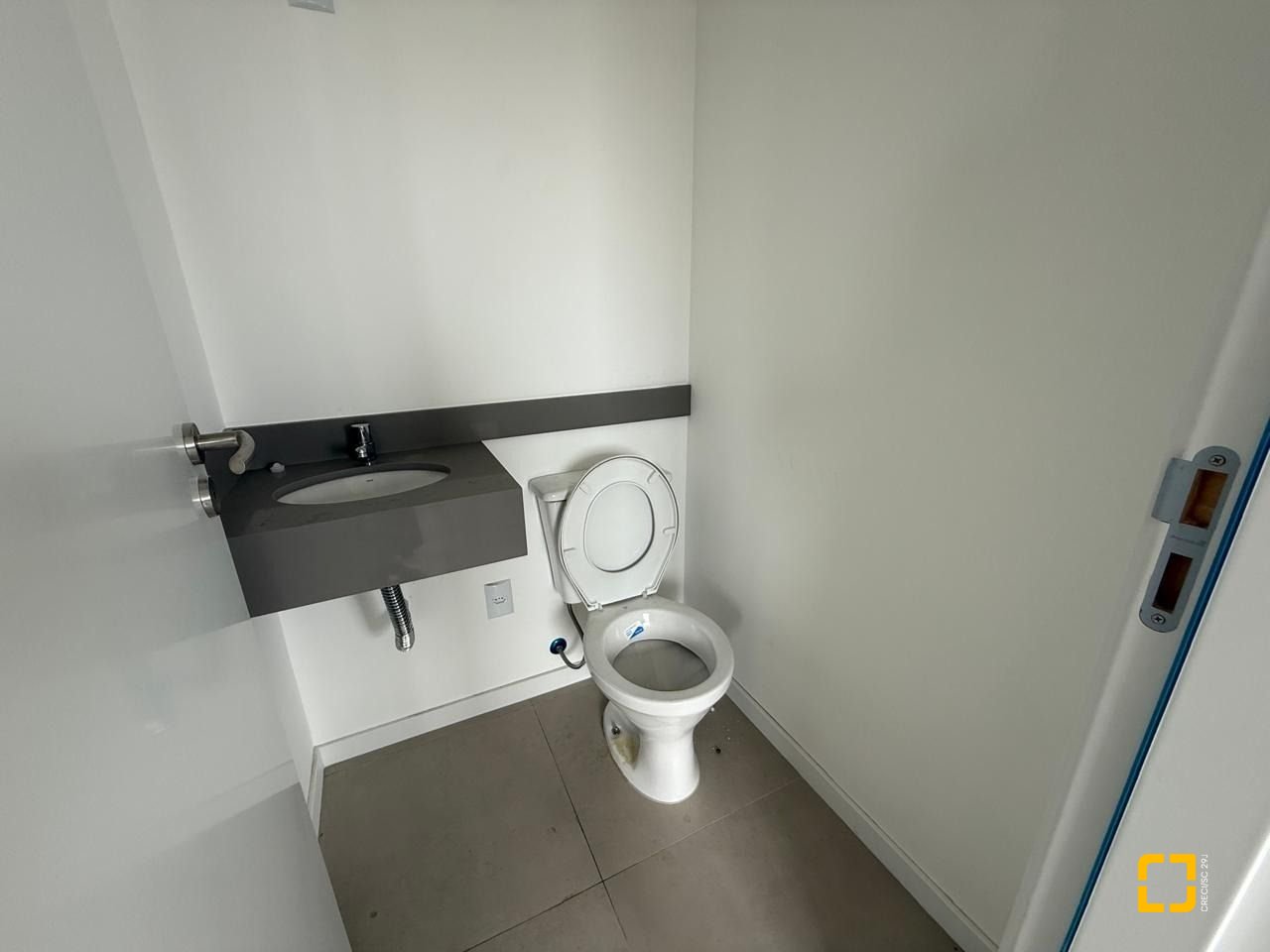Apartamento com 48m², 2 quartos (sendo 1 suíte), 1 garagem, no bairro Centro em Florianópolis