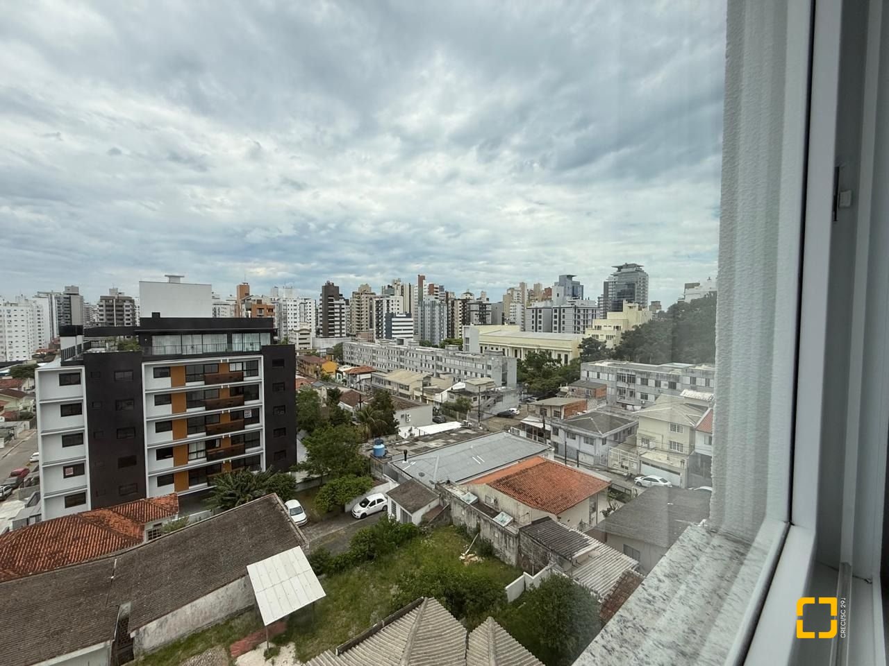 Apartamento com 48m², 2 quartos (sendo 1 suíte), 1 garagem, no bairro Centro em Florianópolis