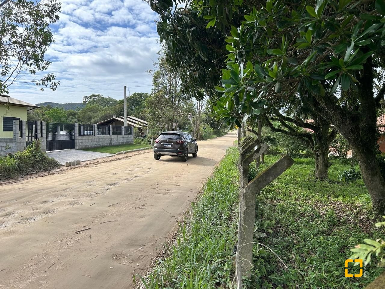 Terreno com 1493m², no bairro Ibiraquera em Imbituba