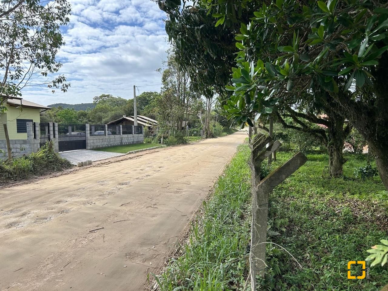 Terreno com 1493m², no bairro Ibiraquera em Imbituba