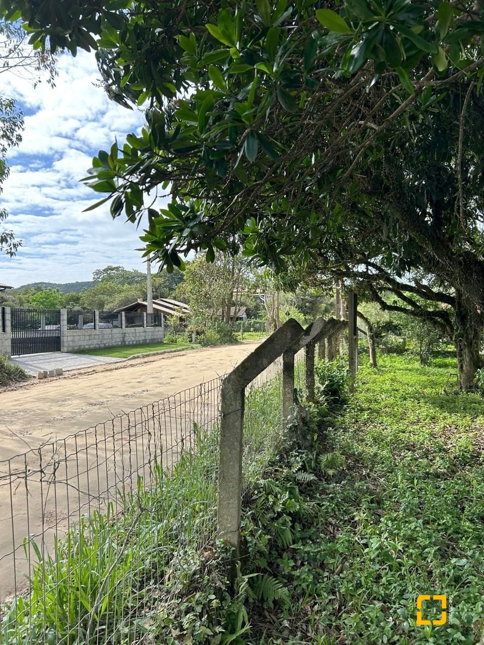 Terreno com 1493m², no bairro Ibiraquera em Imbituba